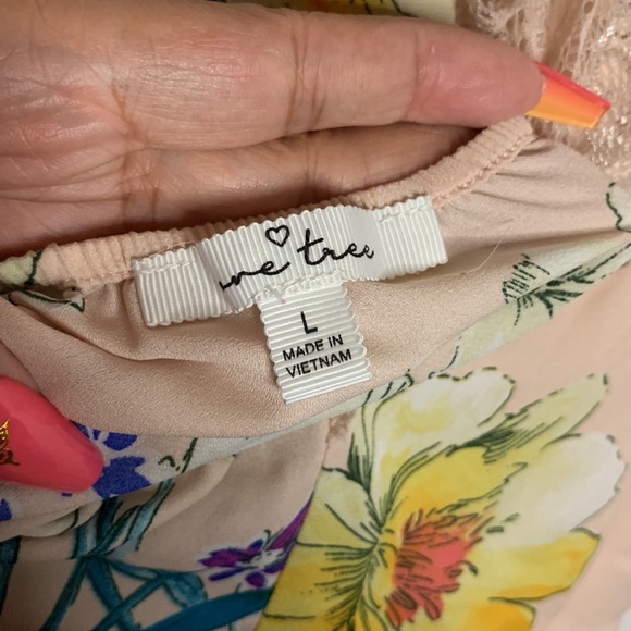 Floral top with zip up lace back - Picture 4 of 4